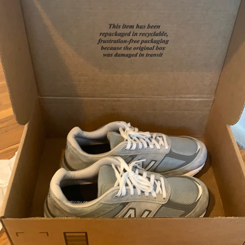 Brand new New Balance 990v5 men’s 10.5